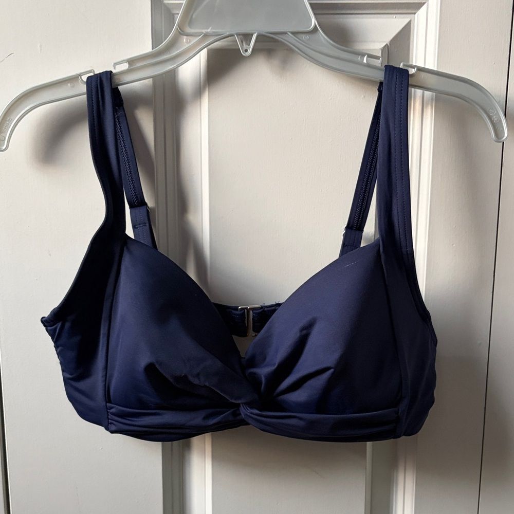 Lands’ End Navy Twist-Front Bikini Top Size 6D